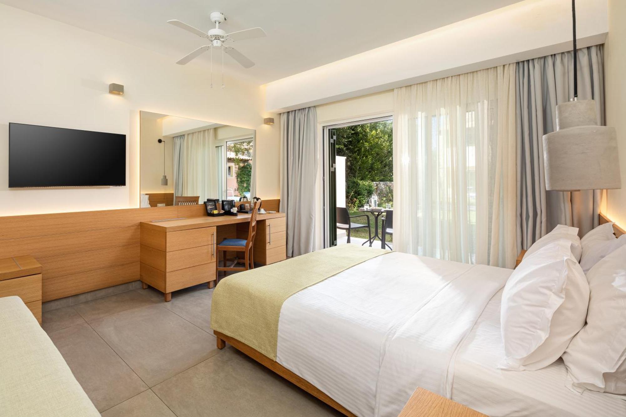 Sentido Apollo Palace Mesongí Eksteriør bilde Deluxe Room