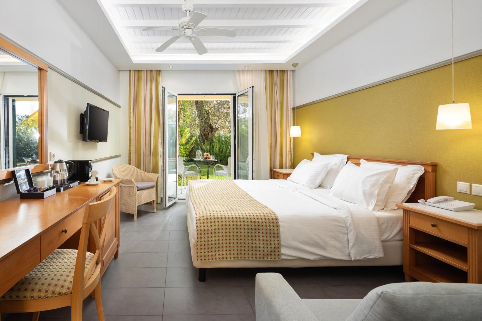 Sentido Apollo Palace Mesongí Eksteriør bilde Deluxe room