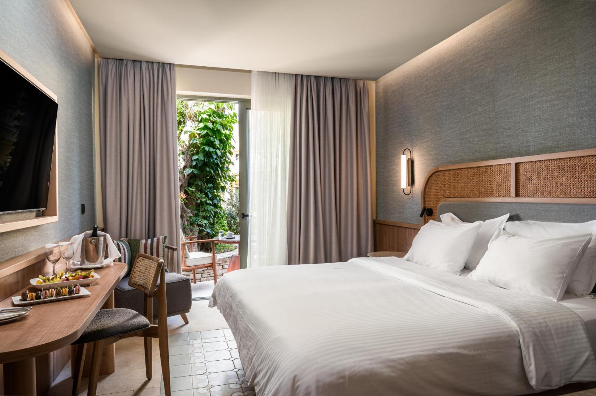 Sentido Apollo Palace Mesongí Eksteriør bilde Deluxe Room