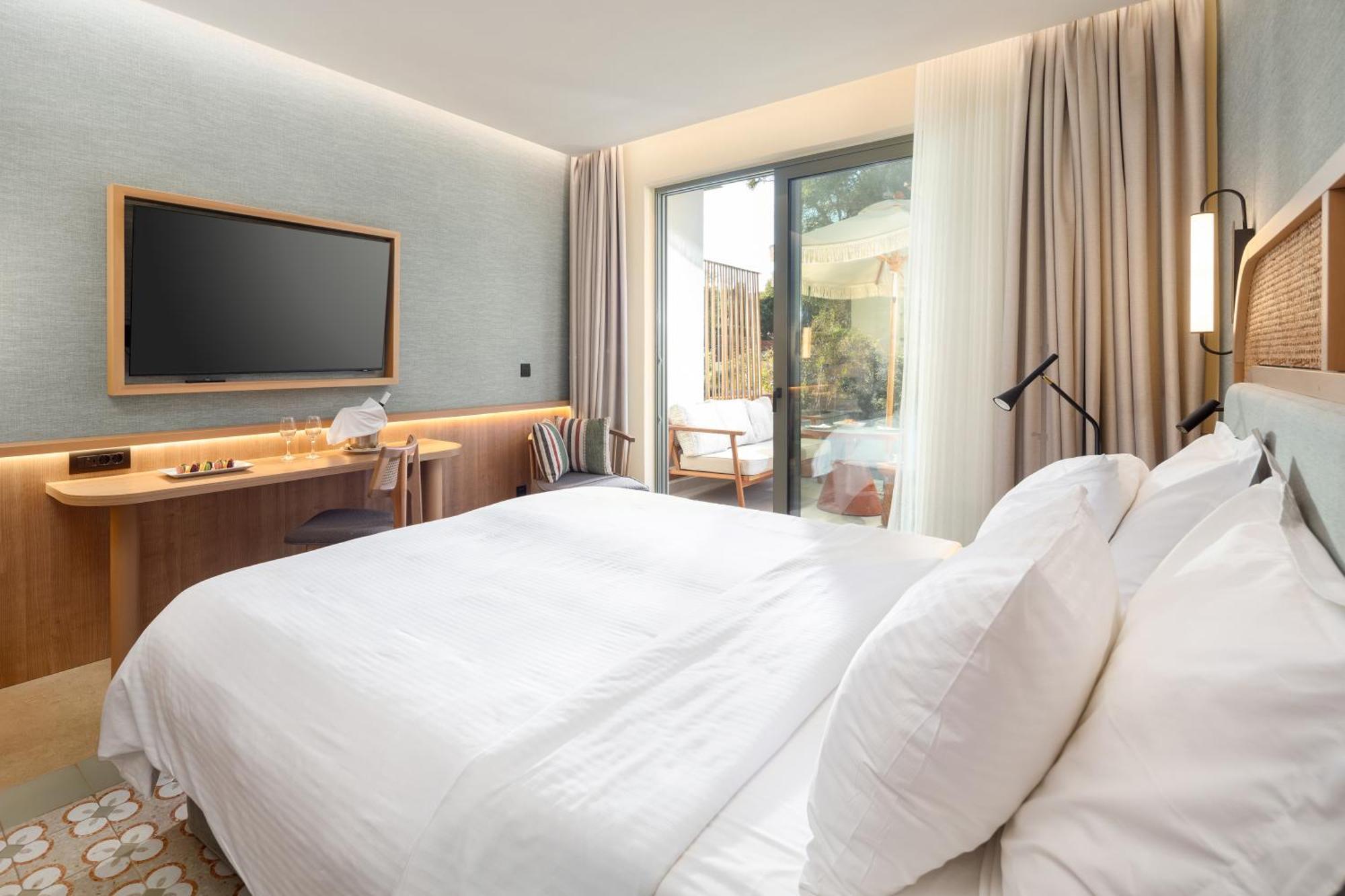 Sentido Apollo Palace Mesongí Eksteriør bilde Deluxe room